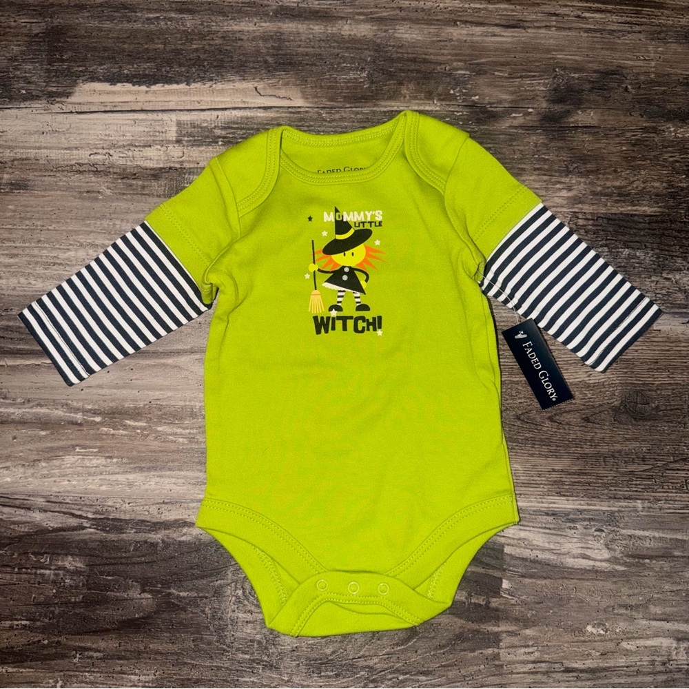 Vintage “Mommy’s Little Witch” Onesie Halloween Bodysuit Baby Size 0-3M